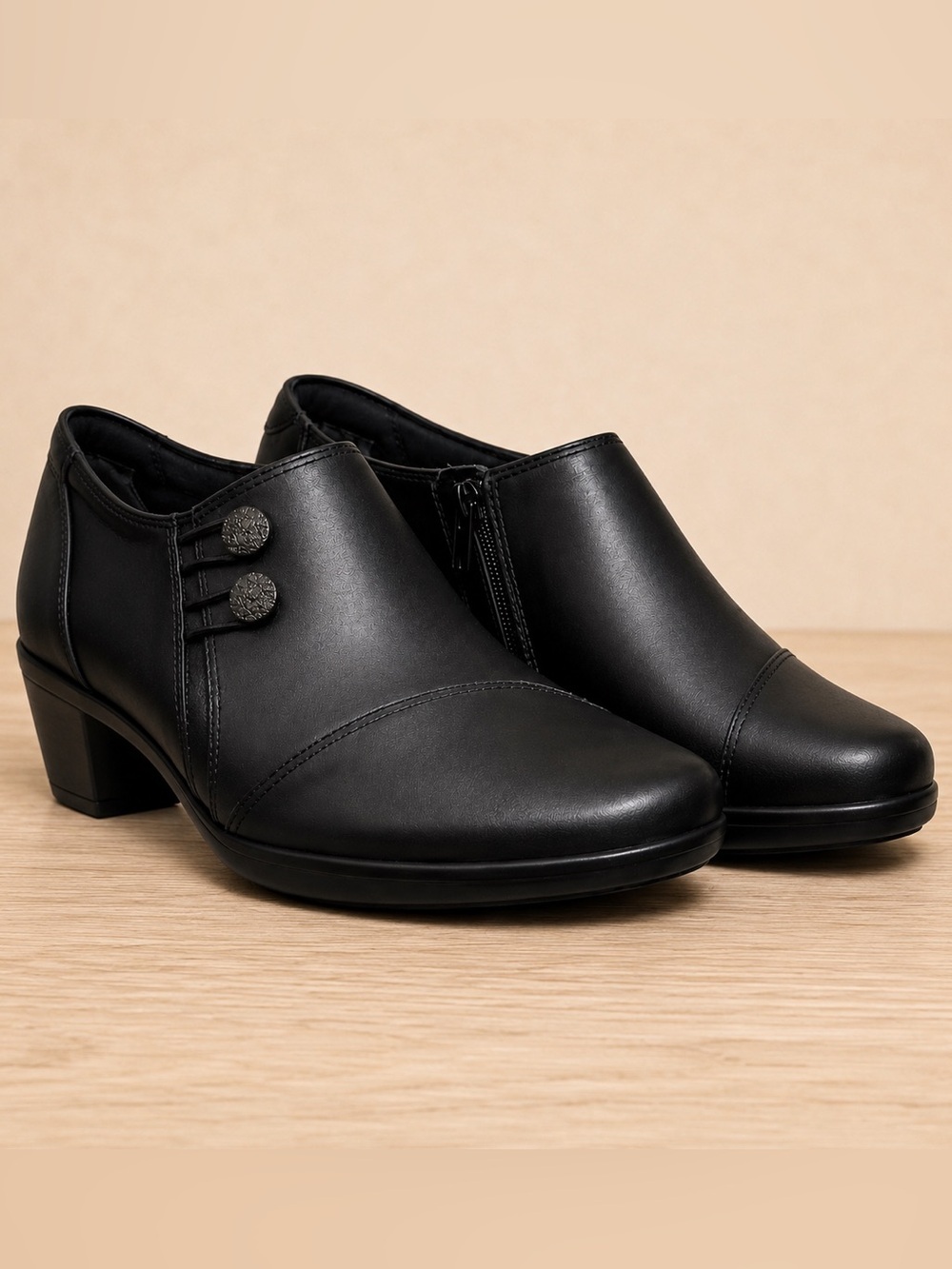Clarks Emslie Warren Black Leather Comfort Heel Booties Size 7